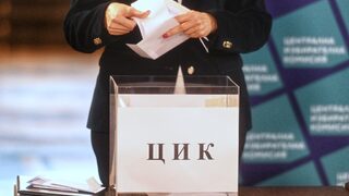 Районните <span class="highlight">избирателни</span> <span class="highlight">комисии</span> са назначени служебно в почти цялата страна