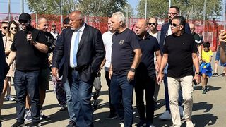 Предозиране: Бойко Борисов отново спасява футболни отбори с чужди средства