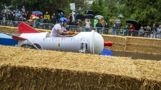 Фотогалерия: Смях, адреналин и дъжд на Red Bull Soapbox Race България 2024