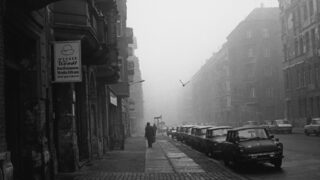 "Хелга Парис. Фотографии": изложба показва живота в следвоенна Източна Германия