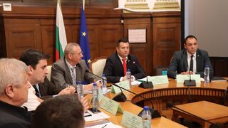 Държавата уверява, че този път осигуряването на дърва за <span class="highlight">огрев</span> върви нормално