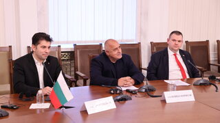 Влезли Борисов, Пеевски и Петков в едно телевизионно студио...