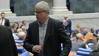 Конституционният съд върна на поста отстранения от ГЕРБ управител на здравната <span class="highlight">каса</span>