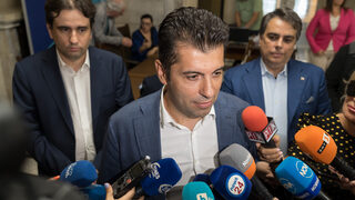 Свалена е полицейската охрана на Кирил Петков