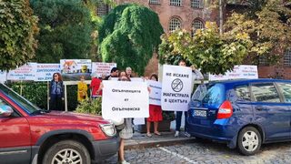 Граждани протестираха пред общината срещу презастрояването на София