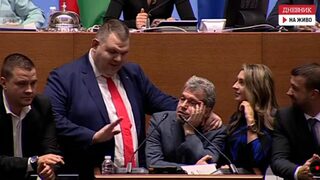 Блокада в парламента: "Има такъв народ" и "Възраждане" провалиха последното заседание, и Пеевски не успя да го спаси
