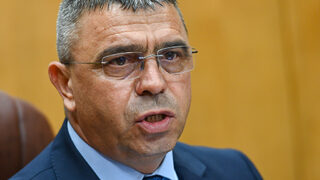 Двама души са задържани за купуване на гласове