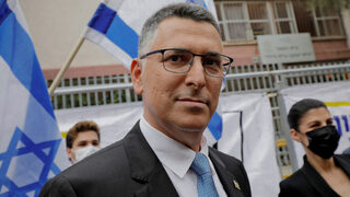 Съюзник на Нетаняху, станал негов съперник, се върна във властта