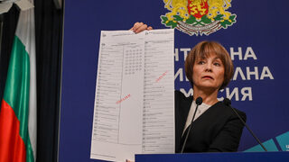 Избирателната комисия показа образците на бюлетини за вота на 27 октомври