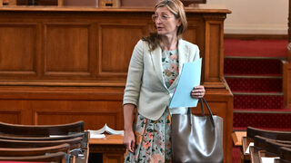 Комисарският изпит на Екатерина Захариева ще е на 5 ноември