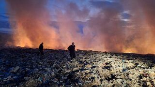 Гори сметището на Враца, кметът призова хората да затварят прозорците