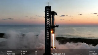 Момент за историята: SpaceX успя да върне на Земята най-голямата ракетата носител Super Heavy (видео)
