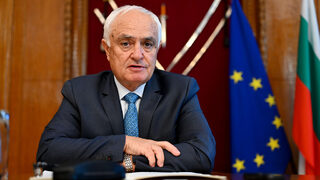 Министърът на отбраната за авиокатастрофата: Предоверяване на опита и на експертизата