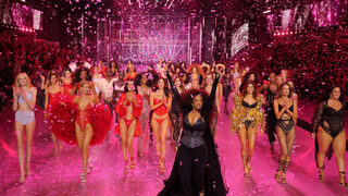 Фотогалерия: Шоуто на Victoria's Secret се завърна
