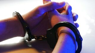 Трима души са задържани за измами с отпускане на кредити онлайн
