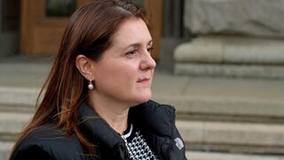 Едно наум: Дългогодишната секретарка на Ахмед Доган смята, че Пеевски го подслушва