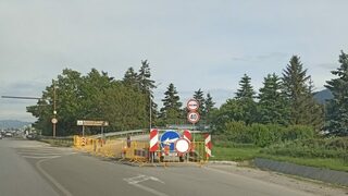 Пътната агенция оспорва пускането на движението по моста на столичния бул."България" в неделя