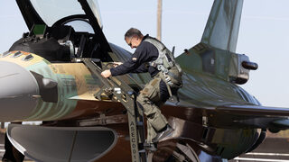 Фотогалерия: Първият български F-16 Block 70 полетя