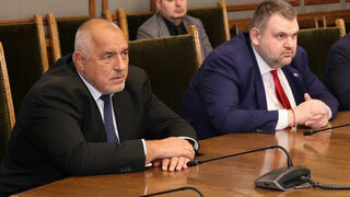 Докога с титаните Борисов и Пеевски?