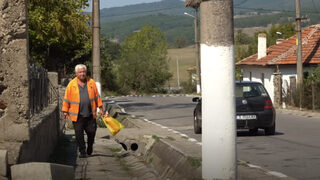 Брат срещу брат, рода срещу рода: как ще гласуват избирателите на ДПС в Хасковска област (видео)