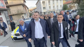 Пеевски се появи за първи път на живо в последния ден на кампанията