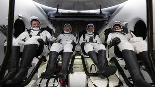 Crew <span class="highlight">Dragon</span>-8 върна на Земята четирима астронавти