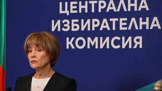 Изборната комисия напомни, че трябва да се поставят по 2 печата на хартиените бюлетини (видео)