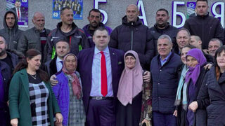 "Просто го обичат". Как гласуваха хората в Бабяк и Якоруда, при които отиде Пеевски