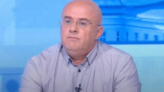 Почина Илхан Андай