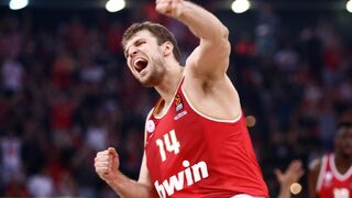 "Олимпиакос" съсипа "Барселона" с 21 точки разлика, Везенков отново най-полезен