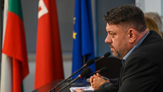 БСП мълчи за Пеевски, но заговори за въвеждане на санкции за негласуващите