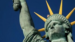 Не знаеш английски? Съветници на Тръмп подготвят визови ограничения