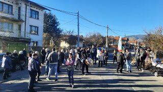 Жители на самоковското село Ковачевци блокираха пътя София - Самоков заради липса на вода