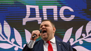 Едно наум: Пеевски няколко пъти заплаши президента Румен Радев