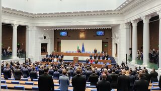 Кабинет около ГЕРБ, кордон около Пеевски или избори: Кои са червените линии в новия парламент