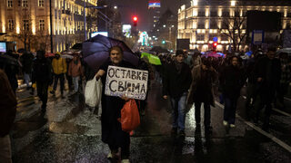 "Корупцията убива": Сръбската опозиция опитва да завихри нова протестна вълна