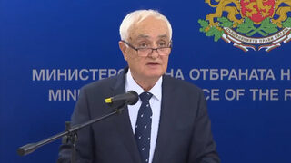 Министърът на отбраната обяви, че ще има кадрови промени във ВВС (видео)