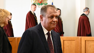 Съдийската колегия дописа Конституцията заради Чолаков