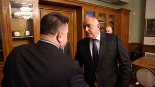 Започна срещата между ГЕРБ и БСП, левите засега не обявяват подкрепа