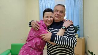 Беларуският <span class="highlight">дисидент</span> Мария Колесникова се срещна с баща си след година и половина изолация