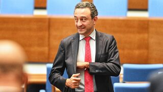Депутати от "Продължаваме промяната - Демократична България" променят вота си за председател на парламента