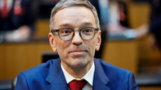 Прокуратурата във Виена иска да разследва крайнодесния лидер Кикъл