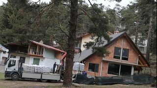 Кметът на Брацигово отказва да събори незаконната вила на майката на Делян Добрев