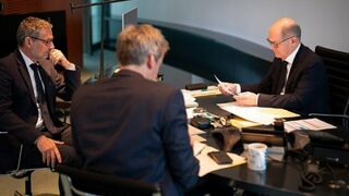 Шолц е разговарял с Путин без съгласието на Украйна