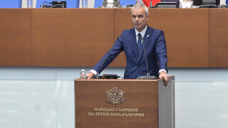 "Възраждане" кани на преговори всички без коалициите на Пеевски и Доган