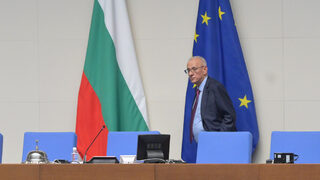 Силви Кирилов засега не е компромисът, който ще отпуши работата на парламента