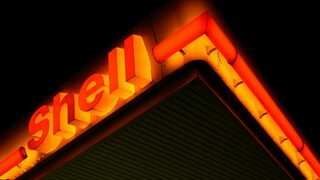 Shell продава бензиностанциите си и напуска украинския пазар