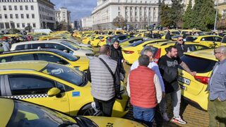 С национален протест таксиметровите шофьори предупредиха за още блокади по Коледа
