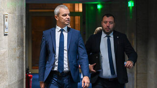 "Възраждане" очаква в петък да има избран председател на парламента