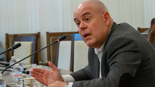 Иван Гешев ще съди България заради уволнението си